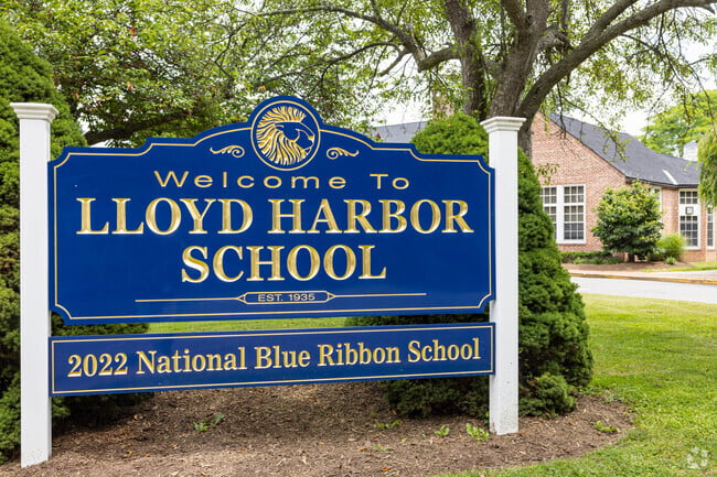 Lloyd Harbor